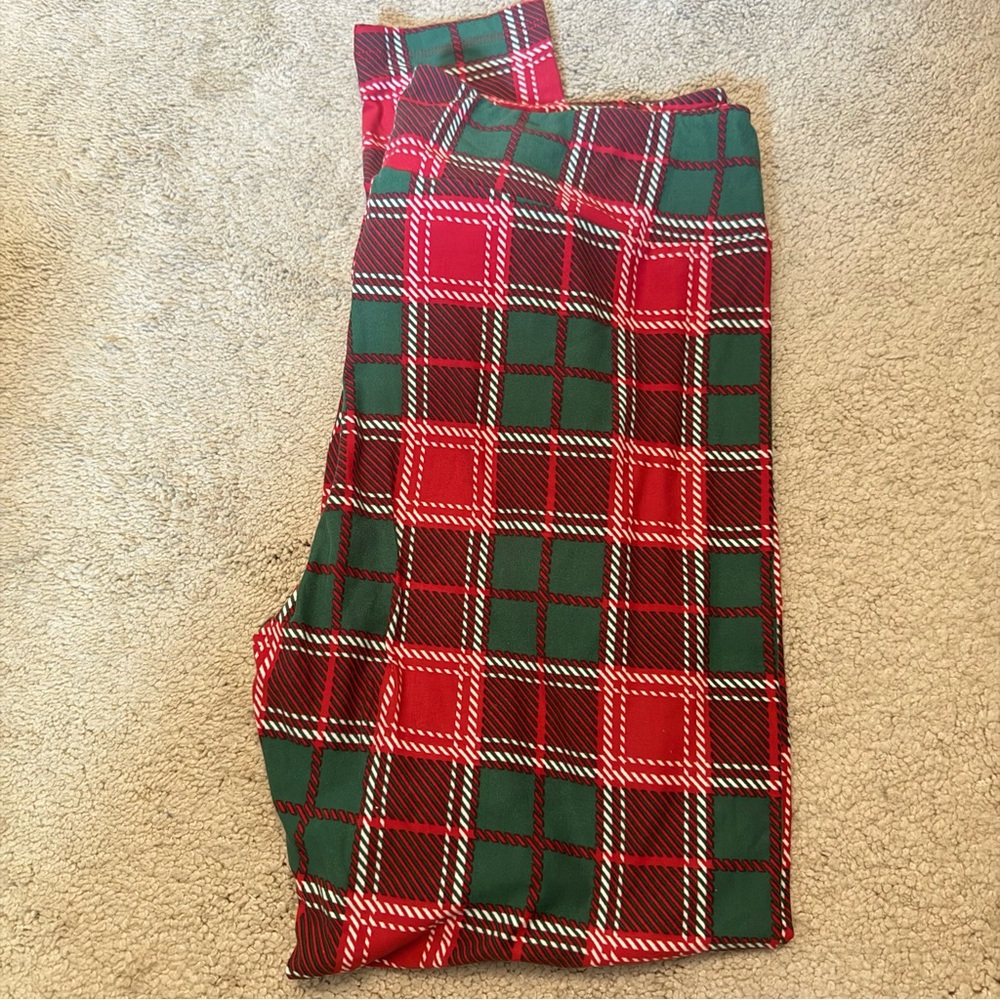 LuLaRoe Tall & Curvy Leggings – Red & Green Holiday Plaid